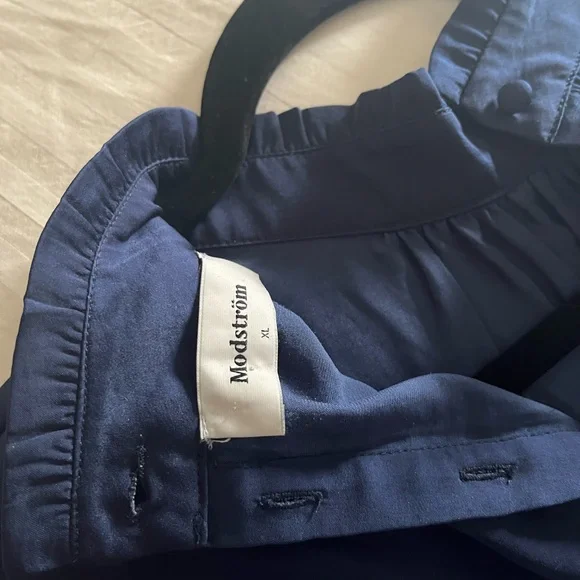 Blue top - Picture 1 of 2